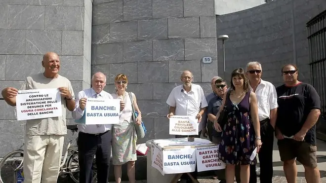 PERTILE - PROTESTA DAVANTI TRIBUNALE