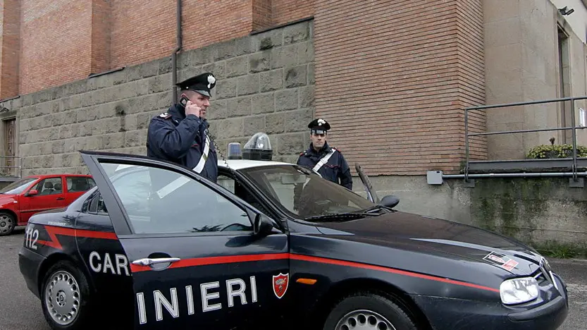 BARON - AGGRESSIONE AL PARROCO DI SAN LAZZARO - I CARABINIERI DAVANTI ALLA CHIESA DI SAN LAZZARO BARON - AGGRESSIONE AL PARROCO DI SAN LAZZARO