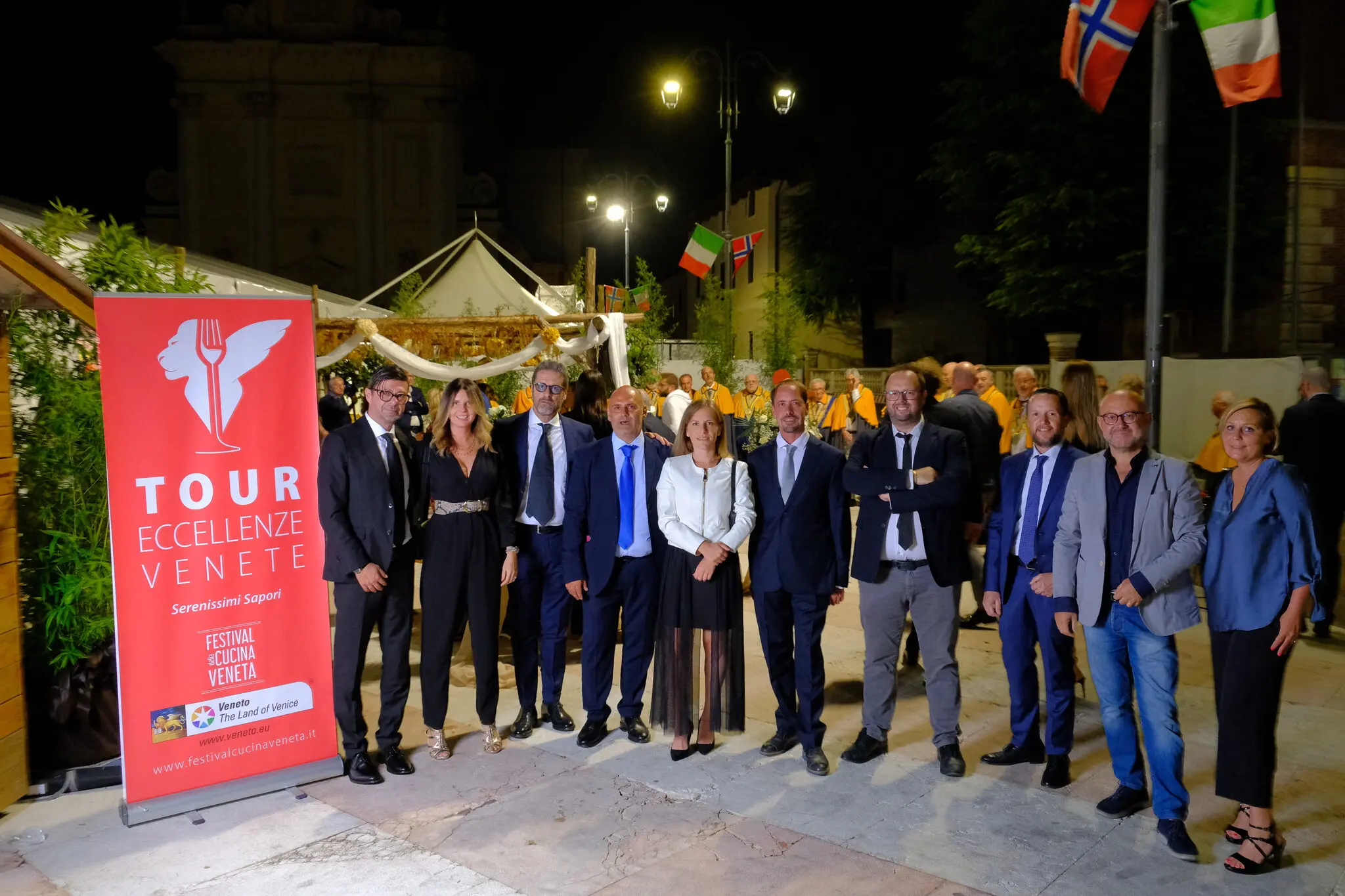Le ultime due settimane di settembre le strade di Sandrigo (Vicenza) si vestiranno dei colori della bandiera norvegese per ospitare la 35esima edizione della Festa del bacalà alla Vicentina. Nelle foto, il Gran Galà del Bacalà ha anticipato l’apertura degli stand che saranno attivi dal 15 al 18 e dal 22 al 26 settembre nelle piazze del paese dove, oltre al tradizionale piatto, si potranno gustare molte altre ricette tradizionali e innovative a base di bacalà