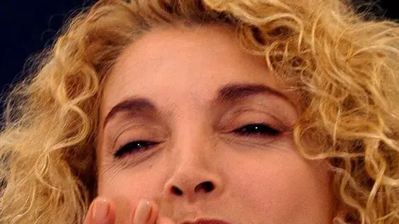L'attrice Mariangela Melato, in posa, al termine della presentazione del film: " Un Uomo Per Bene " (Ita) di Maurizio Zaccaro al Festival di Venezia nel 1999 CLAUDIO ONORATI/ANSA