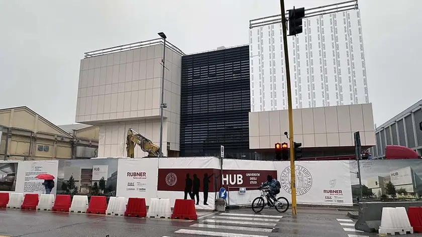 L’hub di Ingegneria in costruzione in via Tommaseo (foto Bianchi)