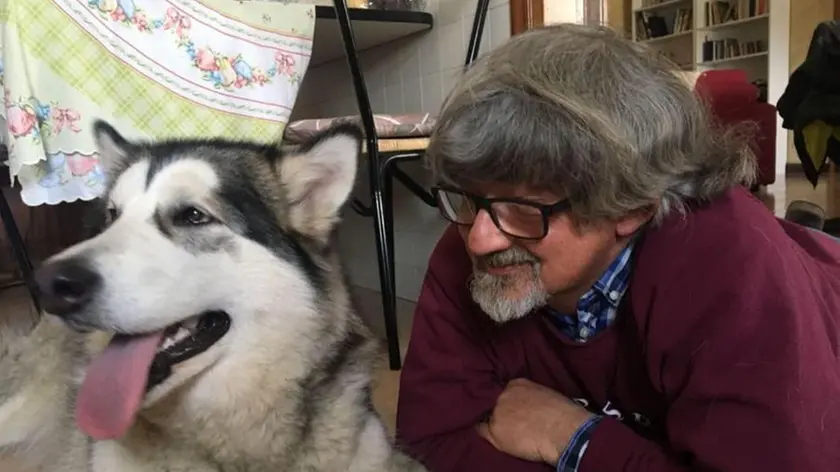 Roberto Giaretta in compagnia dell’husky Kira