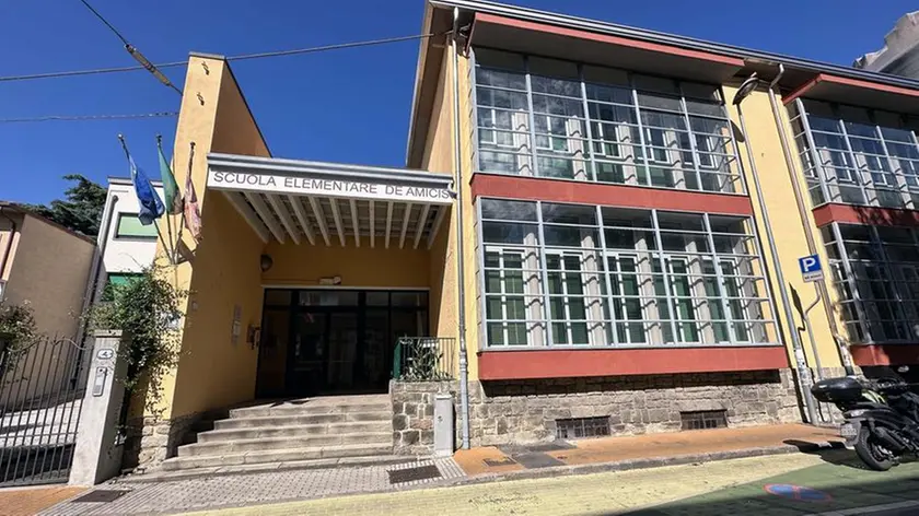 La scuola elementare Edmondo De Amicis in via Citolo da Perugia (foto Bianchi)