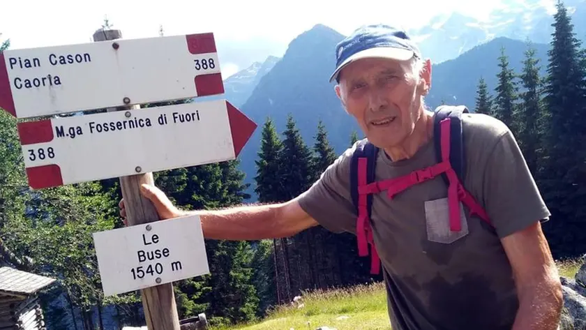 Dino Zanon durante una passeggiata