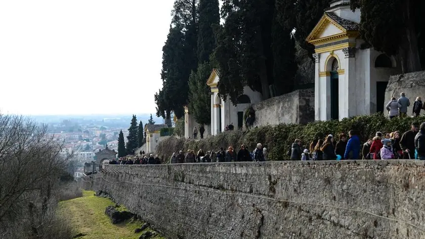 Monselice, via del santuario, carnevale, santuario delle sette chiese, sette chiesette Monselice (PD), 14 febbraio 2018.San Valentino a Monselice. Nella foto: la festa e gli innamorati