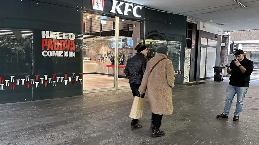 Il Kfc dove è avvenuta la spaccata