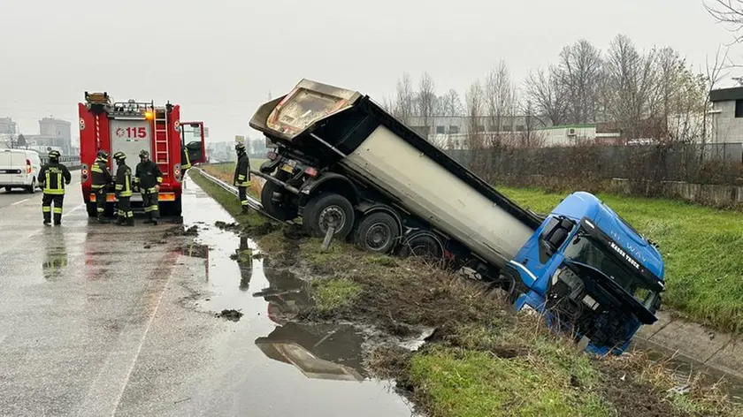 Il camion uscito di strada