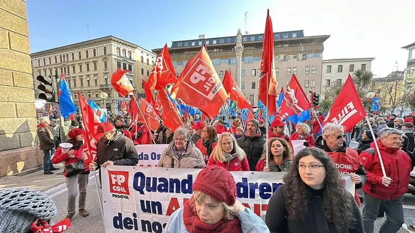 Una manifestazione dei lavoratori a Padova