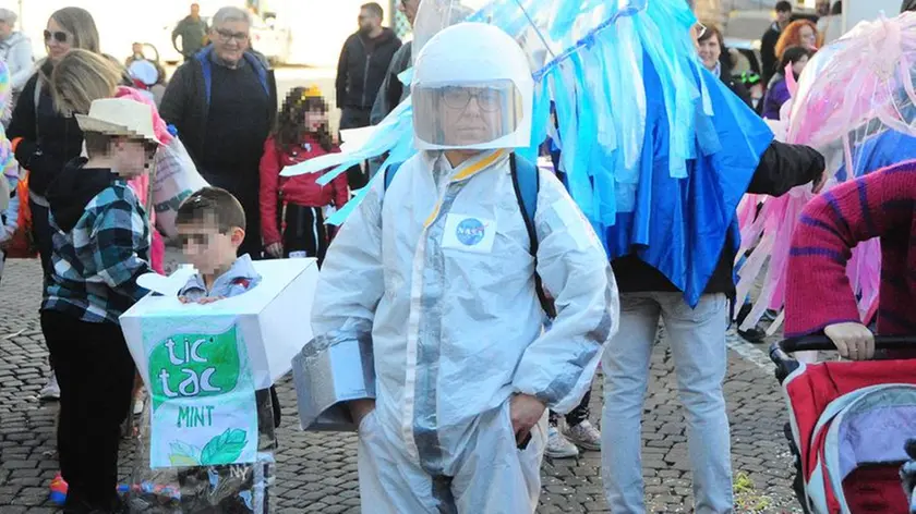 Scambiano per un ladro un ragazzino vestito da carnevale, arrivano i carabinieri