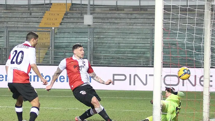 Il gol del Padova contro la Pro-Vercelli