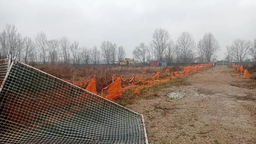 Il cantiere chiuso e abbandonato