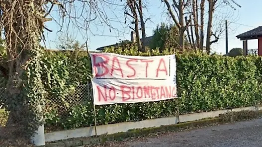 Uno striscione di protesta