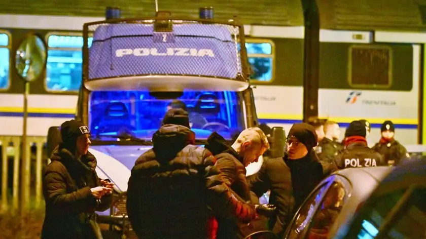 La polizia in stazione a Basiliano (foto Petrussi)