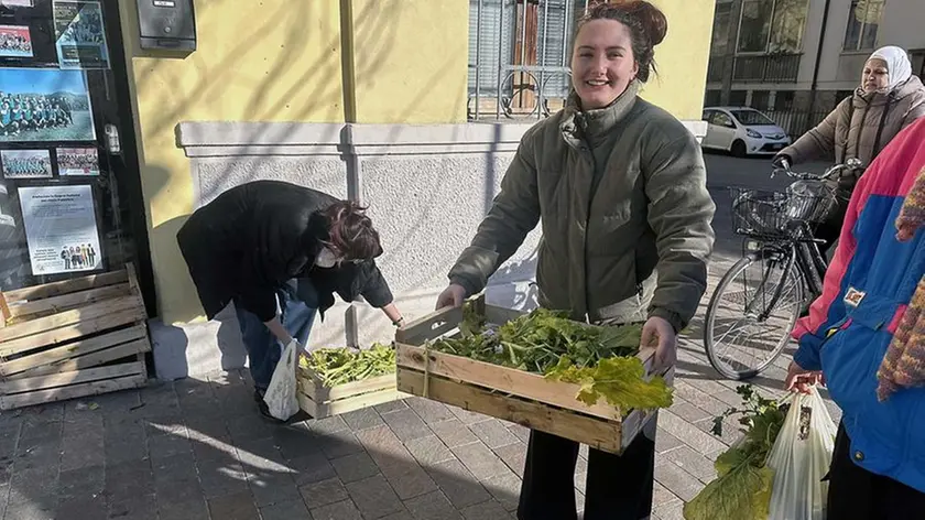 Spesa solidale con “Quadrato Meticcio” (foto Bianchi)