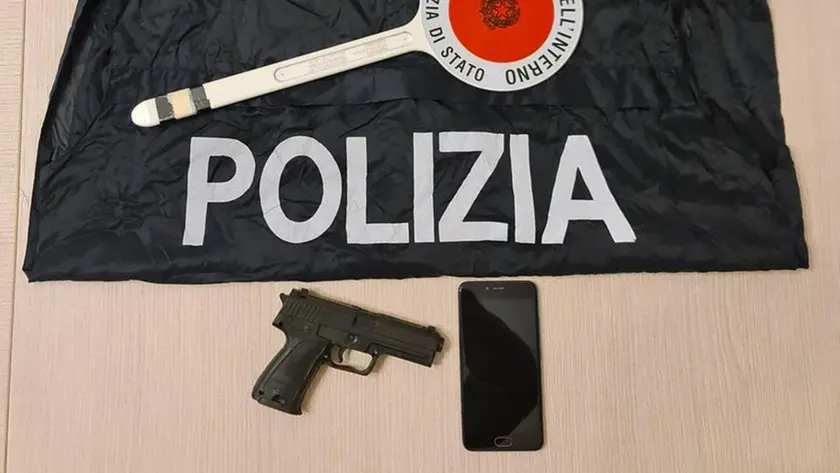 Pistola e cellulare sequestrati al finto maresciallo