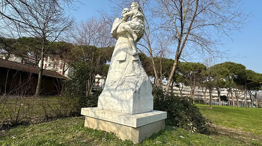 La statua di papa Wojtyla ora è nel parco Mostar (foto Piran)