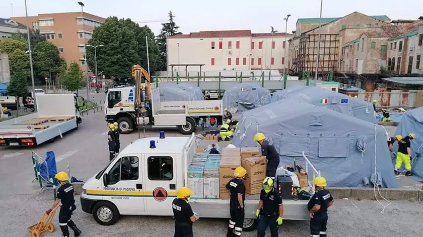 Tende difettose per la Protezione civile, il Comune di Padova denuncia l'azienda