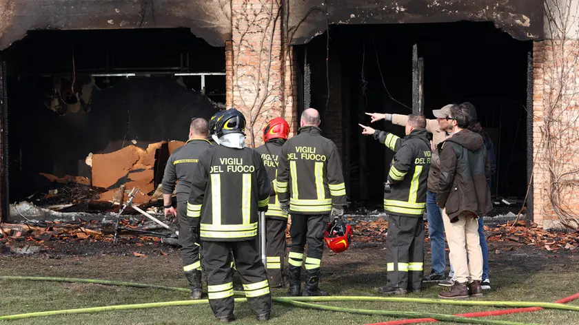 I vigili del fuoco all’edificio storico di H-Farm andato a fuoco