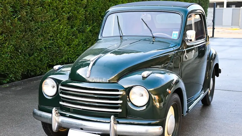 La Fiat 500 Topolino del 1951 con tetto apribile all’asta