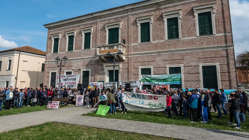 Sant'Urbano, protesta ambientalista contro l'ampliamento e il prolungamento della vita della discarica S. Urbano