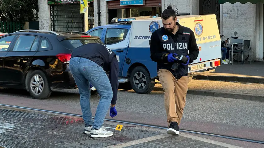 La polizia scientifica sul posto per i rilievi