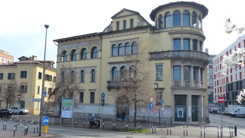 L’edificio è stato acquistato un mese dopo l’annuncio di di vendita