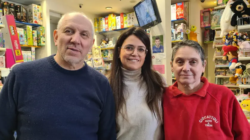 Roberto Santon con la collaboratrice Federica e la moglie Monica