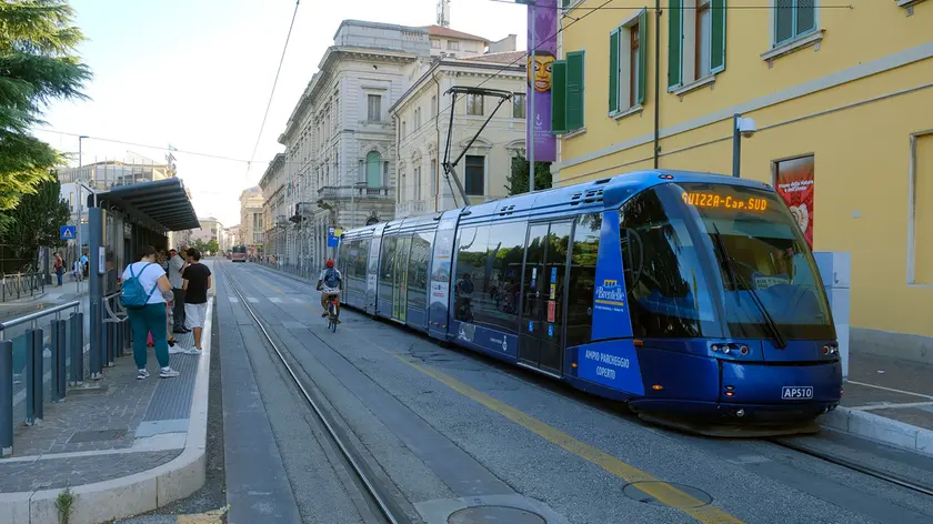 Un tram a Padova (foto Bianchi)