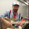 Jovanotti ha ricevto una chirarra in dona dai detenuti del carcere Santa Bona di Treviso