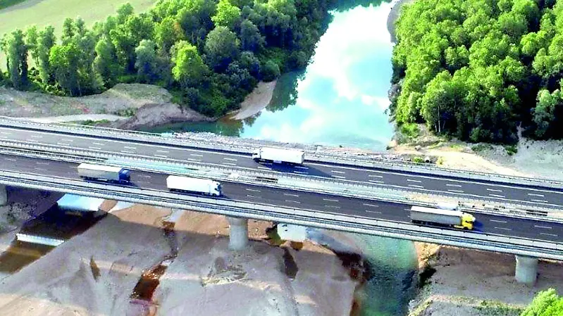 Il ponte sul Tagliamento, lungo la A4