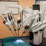 La mano robotica del sistema Da Vinci Xi