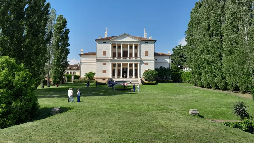 Villa Cornaro a Piombino Dese e lo spazio verde su cui si affaccia il complesso