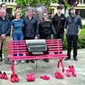 Un momento dell’iniziativa di intitolazione della panchina