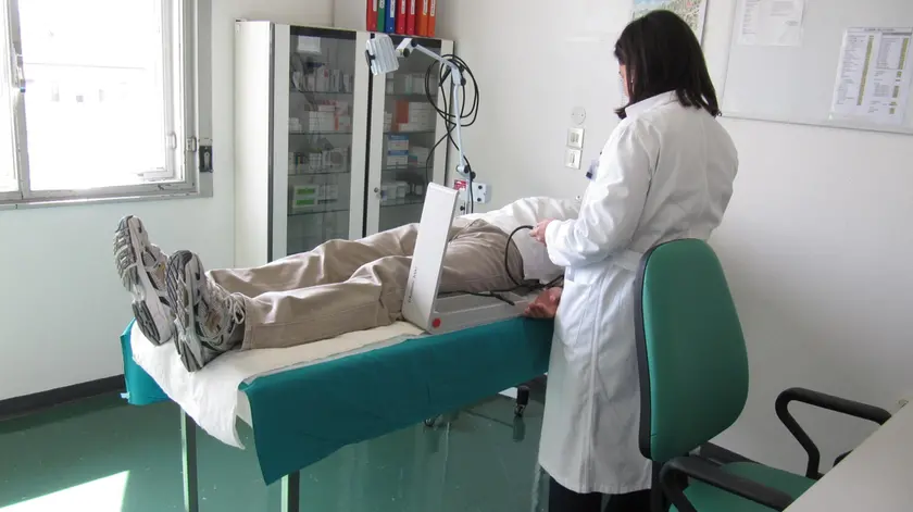 Una visita specialistica. Il bilancio dell'Usl segna un passivo di 15 milioni