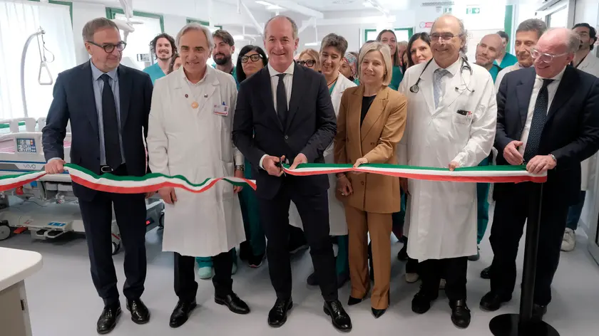 Il taglio del nastro (foto Bianchi)
