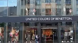 Entrata di un negozio United colors of Benetton.