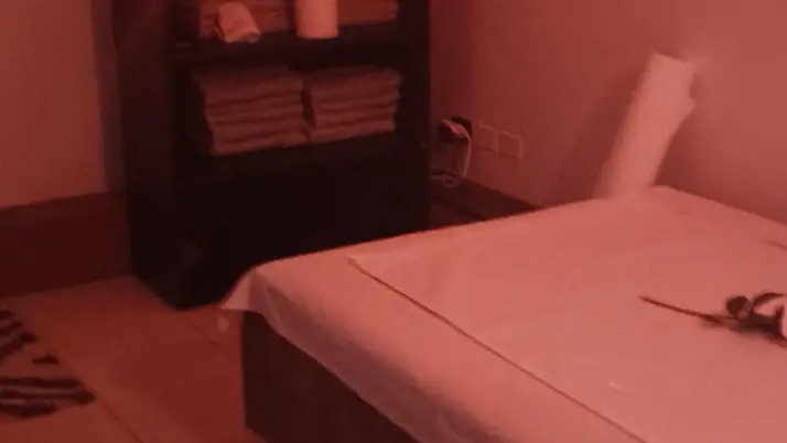 Una delle stanze del centro massaggi di Vigonza controllato da polizia locale e carabinieri
