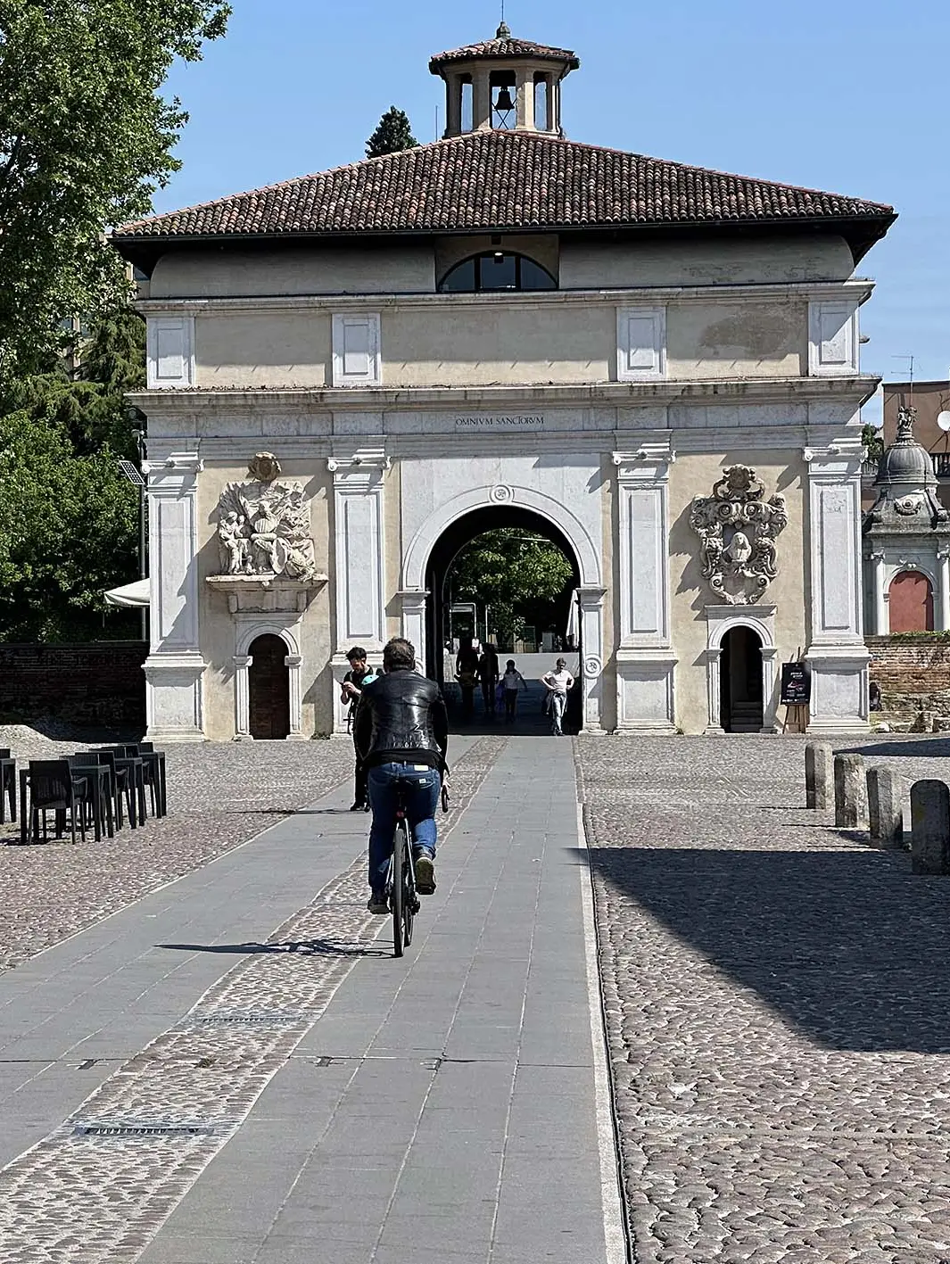 Piazza Portello, quasi tutta pedonalizzata (foto Bianchi)