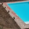 Il bordo della piscina di Crisanti imbrattato dai No vax