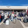 Turisti in arrivo alla stazione di Venezia