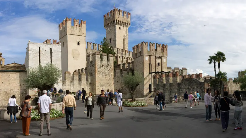 Turisti a Sirmione