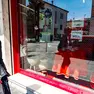 Zona rossa, la protesta dei negozianti nelle vetrine dell'Arcella