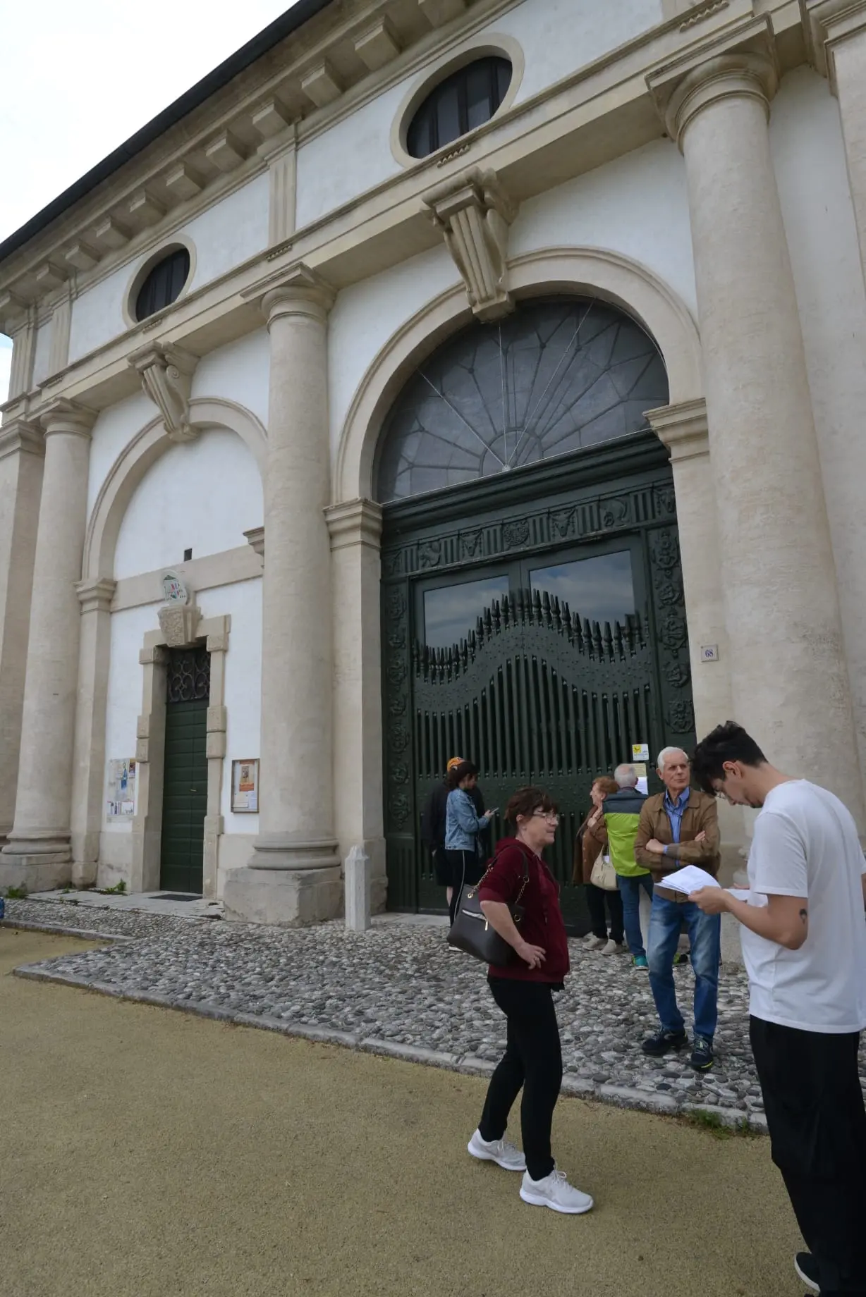 L’ingresso del monastero cistercense di San Giacomo