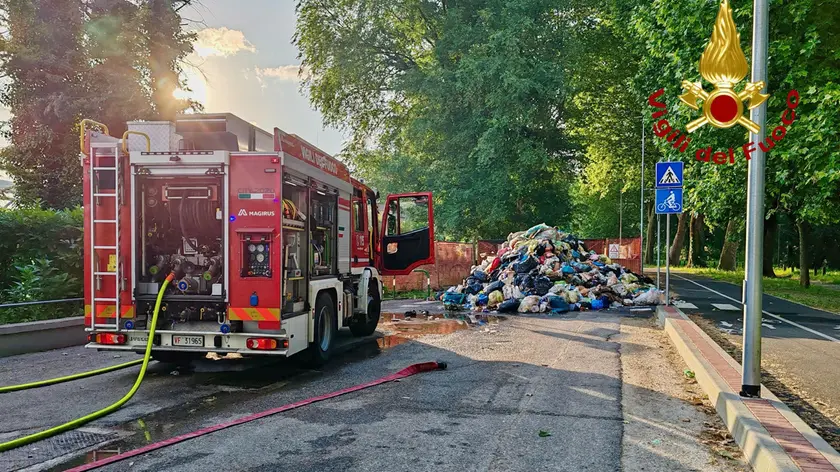 I vigili del fuoco di Padova sul luogo dell'incendio