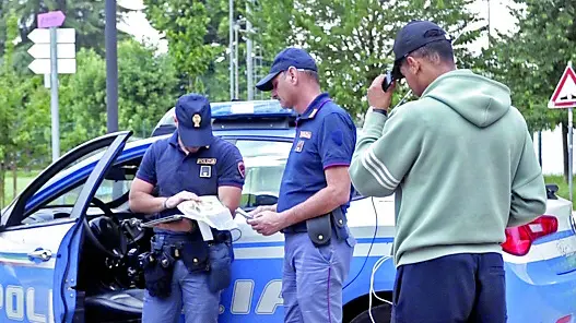 Controlli all'Arcella nel primo giorno di zona rossa