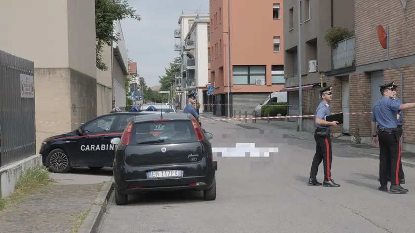 I carabinieri sul luogo della tragedia (foto Nicola Fossella/Agenzia Bianchi)