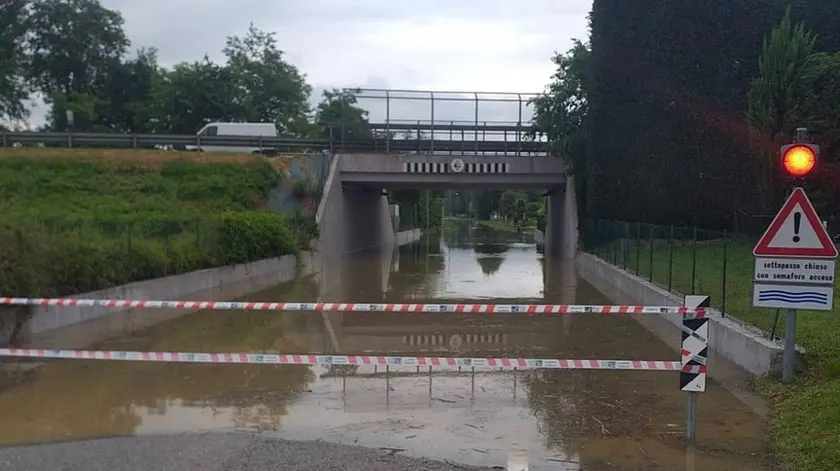 Il sottopasso di via Malfattini a Loreggia allagato dopo la bomba d'acqua