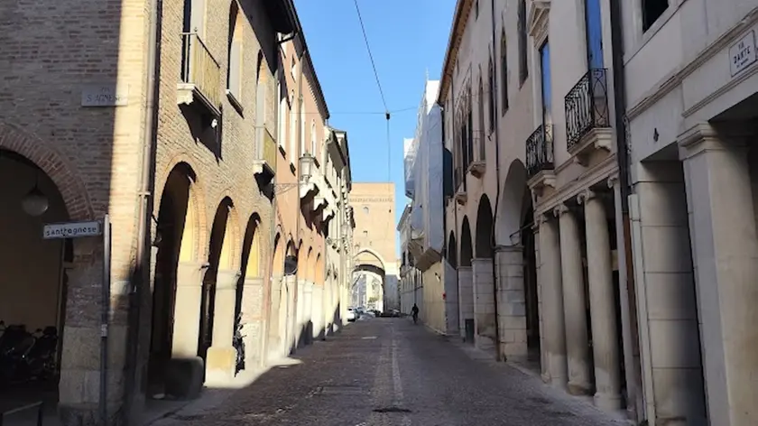 Uno scorcio di via Dante