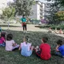 Alcuni bambini partecipano a un centro estivo