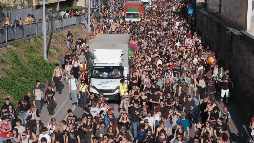 Un momento della street parade in via d’Avanzo